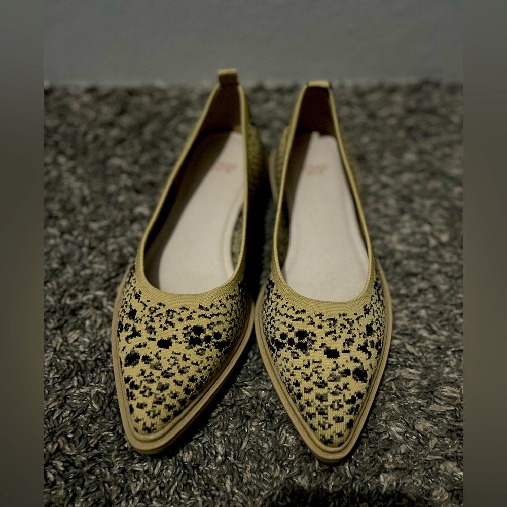 Pointy knit flats sneakers like sole